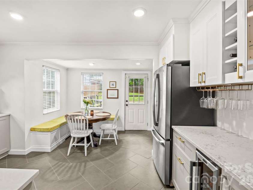 3225 Commonwealth Avenue, Charlotte, NC 28205.  MLS# CAR4391957, YatesRealty ID 33243. 