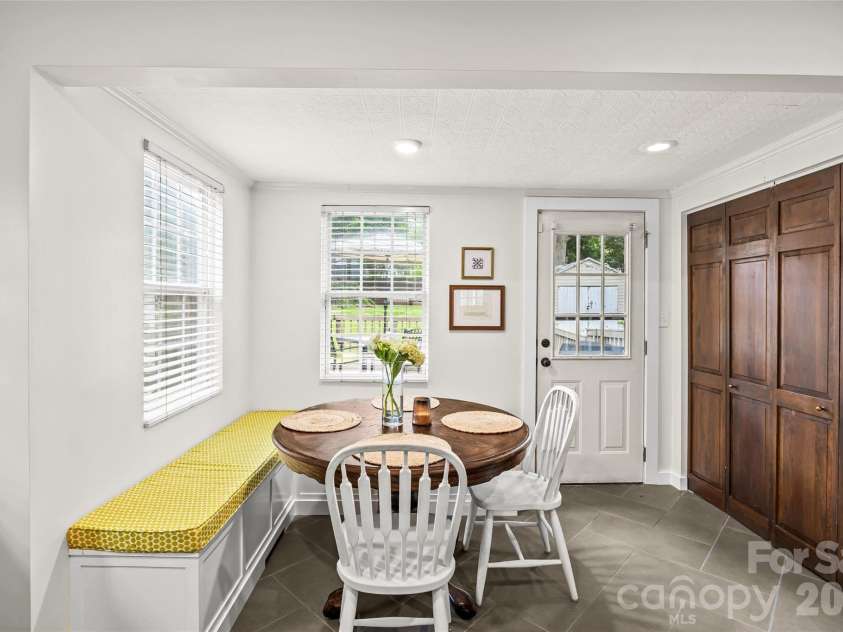 3225 Commonwealth Avenue, Charlotte, NC 28205.  MLS# CAR4391957, YatesRealty ID 33243. 