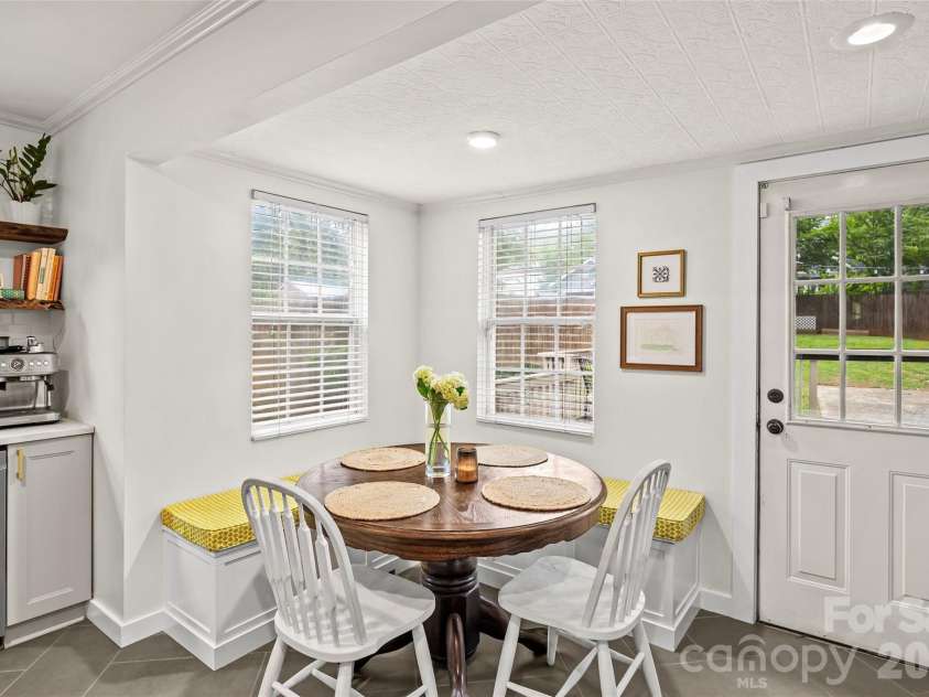 3225 Commonwealth Avenue, Charlotte, NC 28205.  MLS# CAR4391957, YatesRealty ID 33243. 