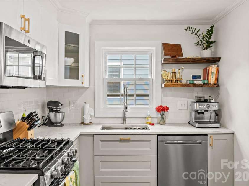 3225 Commonwealth Avenue, Charlotte, NC 28205.  MLS# CAR4391957, YatesRealty ID 33243. 