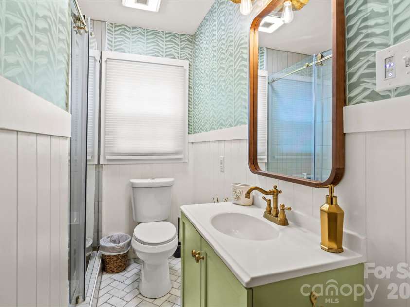 3225 Commonwealth Avenue, Charlotte, NC 28205.  MLS# CAR4391957, YatesRealty ID 33243. 
