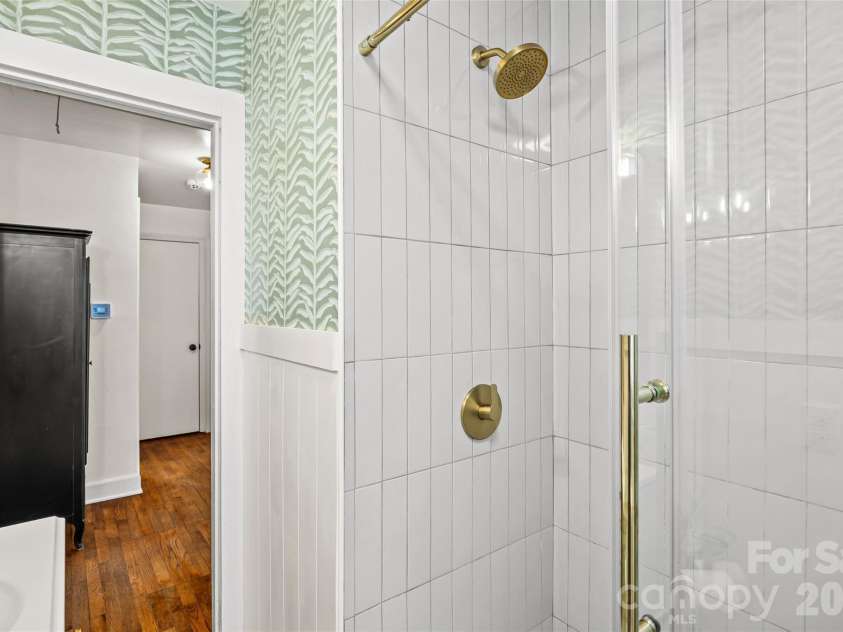 3225 Commonwealth Avenue, Charlotte, NC 28205.  MLS# CAR4391957, YatesRealty ID 33243. 
