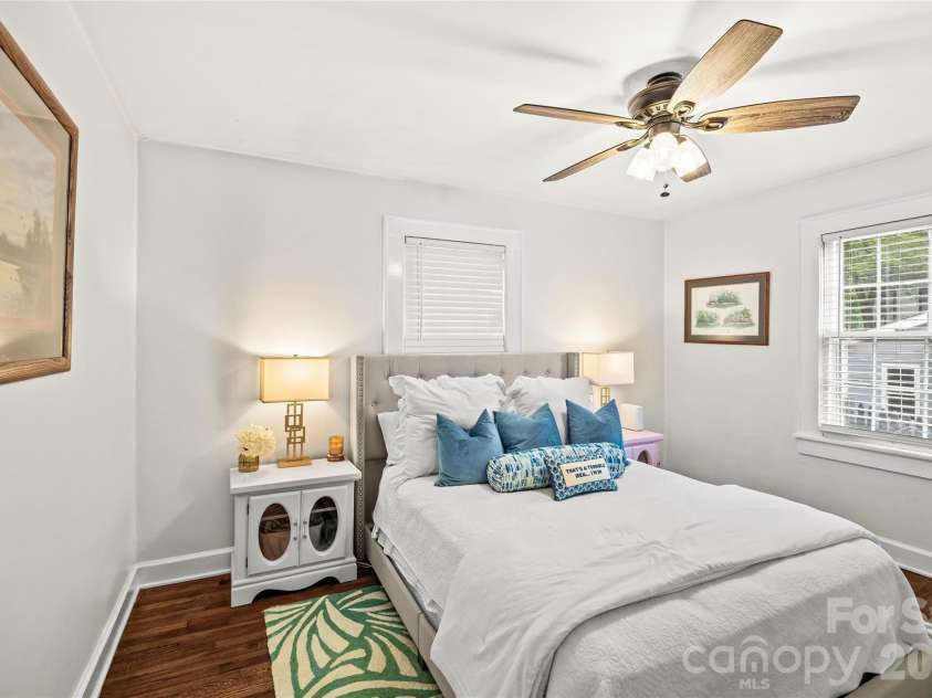 3225 Commonwealth Avenue, Charlotte, NC 28205.  MLS# CAR4391957, YatesRealty ID 33243. 