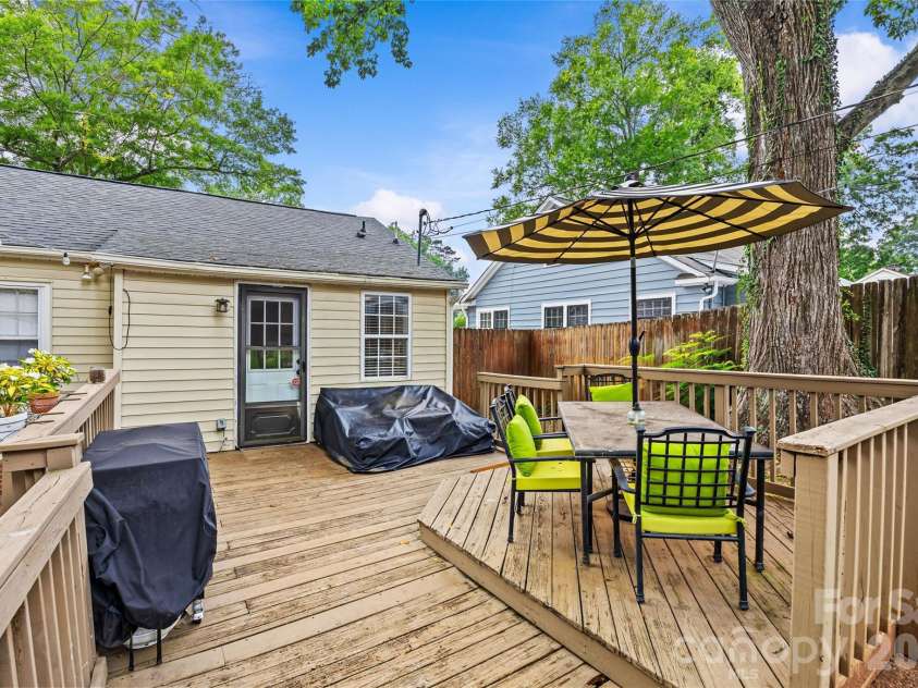 3225 Commonwealth Avenue, Charlotte, NC 28205.  MLS# CAR4391957, YatesRealty ID 33243. 