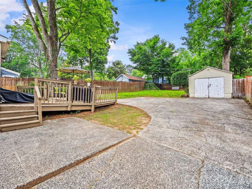 3225 Commonwealth Avenue, Charlotte, NC 28205.  MLS# CAR4391957, YatesRealty ID 33243. 