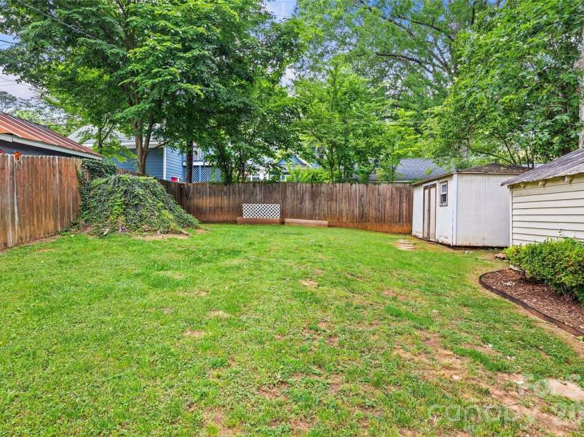 3225 Commonwealth Avenue, Charlotte, NC 28205.  MLS# CAR4391957, YatesRealty ID 33243. 