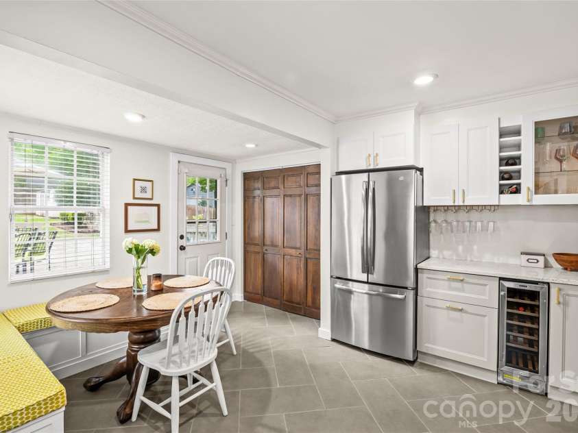 3225 Commonwealth Avenue, Charlotte, NC 28205.  MLS# CAR4430951, YatesRealty ID 33243. 