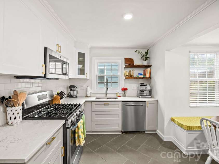 3225 Commonwealth Avenue, Charlotte, NC 28205.  MLS# CAR4430951, YatesRealty ID 33243. 