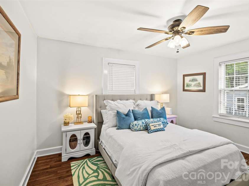 3225 Commonwealth Avenue, Charlotte, NC 28205.  MLS# CAR4430951, YatesRealty ID 33243. 