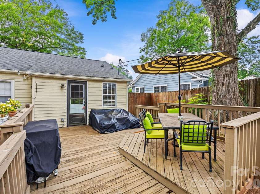 3225 Commonwealth Avenue, Charlotte, NC 28205.  MLS# CAR4430951, YatesRealty ID 33243. 