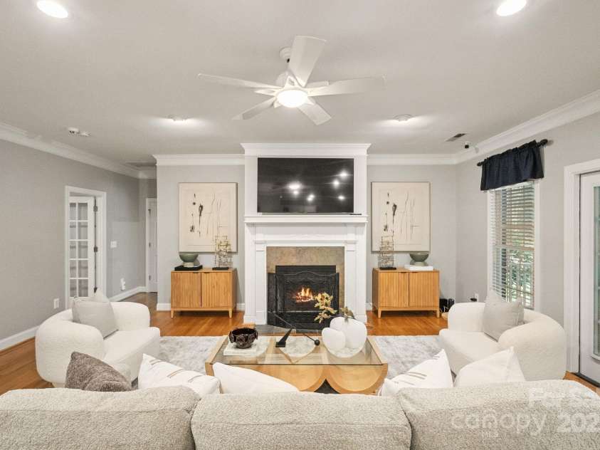 501 Colonels Court, Clover, SC 29710.  MLS# CAR4288032, YatesRealty ID 33243. Living Room
