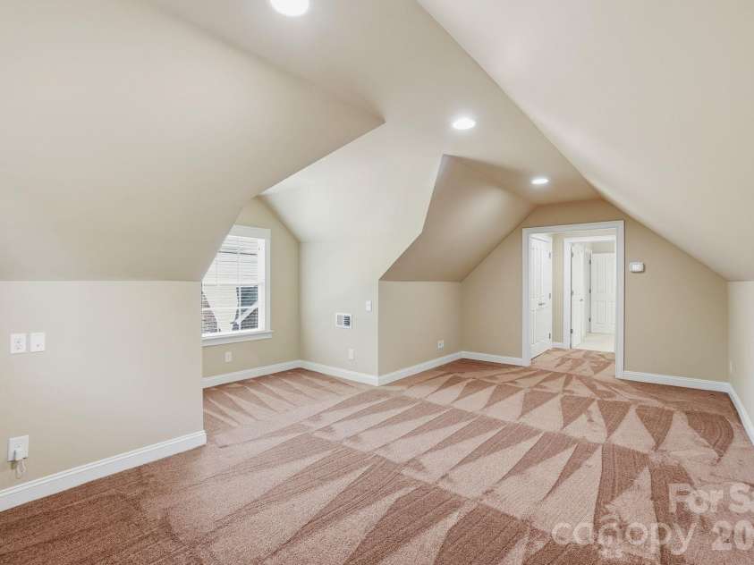 11649 James Richard Drive, Charlotte, NC 28277.  MLS# CAR4382209, YatesRealty ID 33244. Flex Space