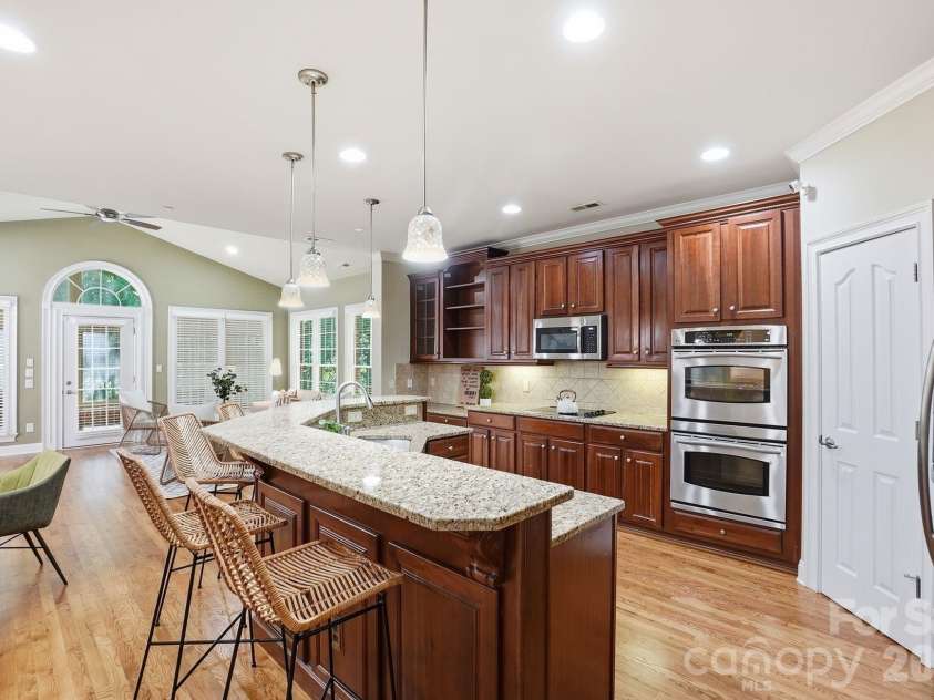 11649 James Richard Drive, Charlotte, NC 28277.  MLS# CAR4382209, YatesRealty ID 33244. Kitchen