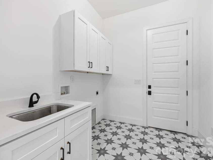 3218 Player Court, Salisbury, NC 28144.  MLS# CAR4391301, YatesRealty ID 33245. Laundry on Main