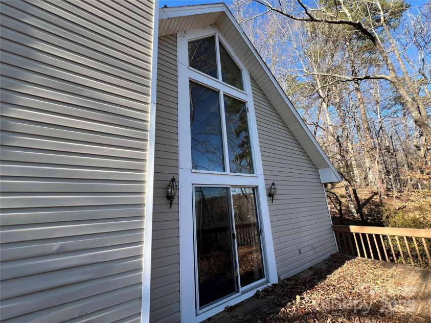 430 Laurel Heights Lane, Tryon, NC 28782.  MLS# CAR4277530, YatesRealty ID 33245. 