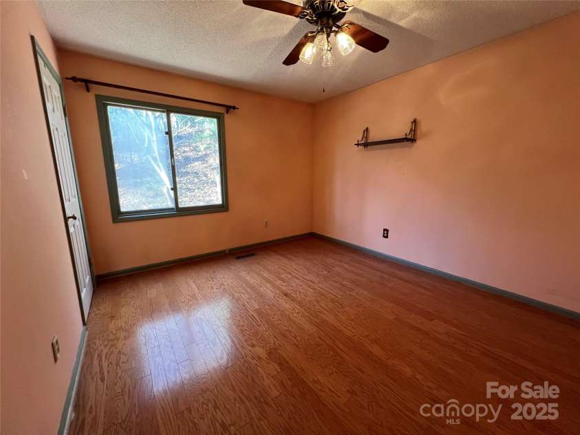 430 Laurel Heights Lane, Tryon, NC 28782.  MLS# CAR4277530, YatesRealty ID 33245. 