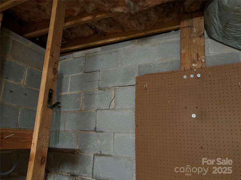 430 Laurel Heights Lane, Tryon, NC 28782.  MLS# CAR4277530, YatesRealty ID 33245. 