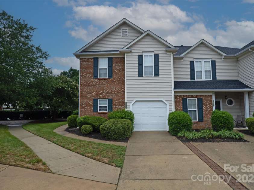 8856 Cinnabay Drive, Charlotte, NC 28216.  MLS# CAR4288985, YatesRealty ID 33246. 