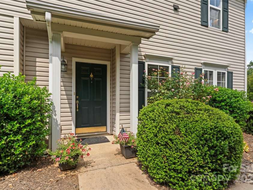 8856 Cinnabay Drive, Charlotte, NC 28216.  MLS# CAR4288985, YatesRealty ID 33246. 