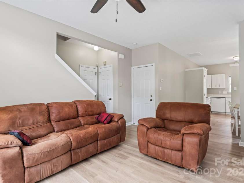 8856 Cinnabay Drive, Charlotte, NC 28216.  MLS# CAR4288985, YatesRealty ID 33246. 