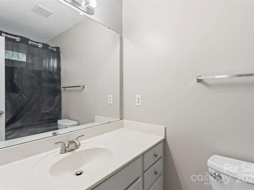 8856 Cinnabay Drive, Charlotte, NC 28216.  MLS# CAR4288985, YatesRealty ID 33246. 