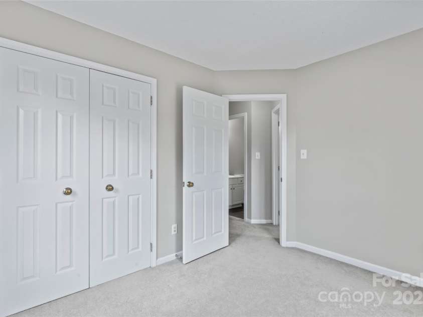 8856 Cinnabay Drive, Charlotte, NC 28216.  MLS# CAR4288985, YatesRealty ID 33246. 