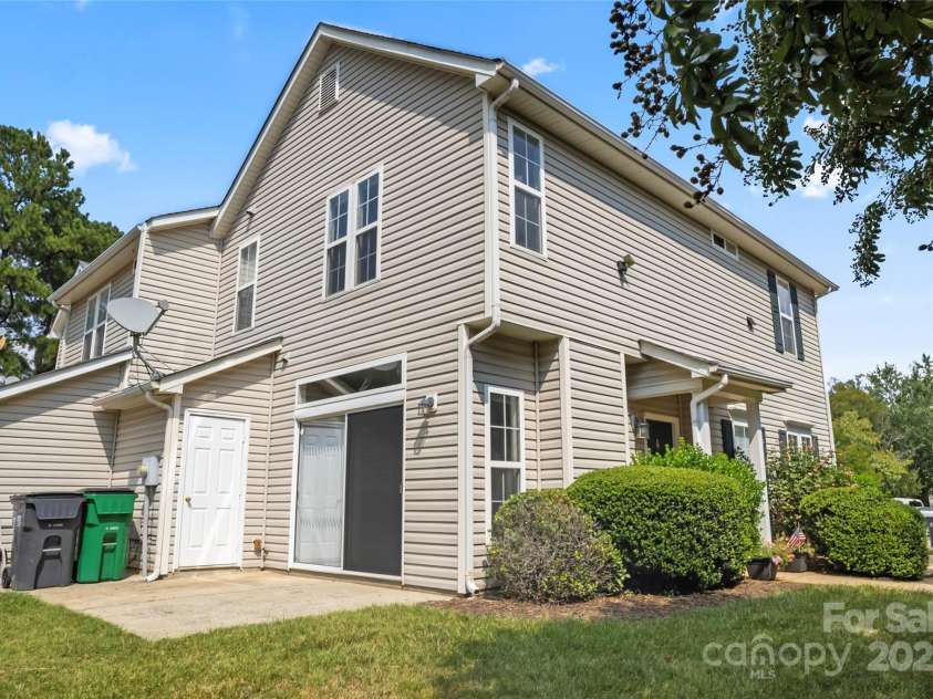 8856 Cinnabay Drive, Charlotte, NC 28216.  MLS# CAR4288985, YatesRealty ID 33246. 