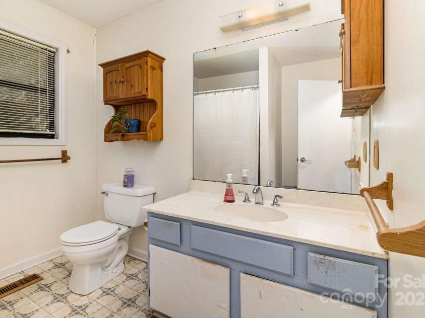 10520 Misty Ridge Lane, Charlotte, NC 28277.  MLS# CAR4280214, YatesRealty ID 33247. 