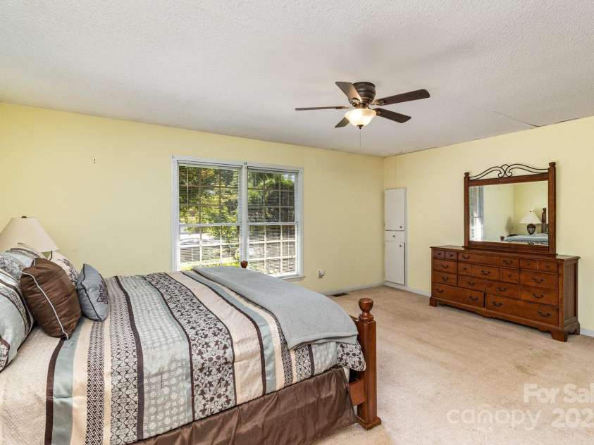 10520 Misty Ridge Lane, Charlotte, NC 28277.  MLS# CAR4280214, YatesRealty ID 33247. 