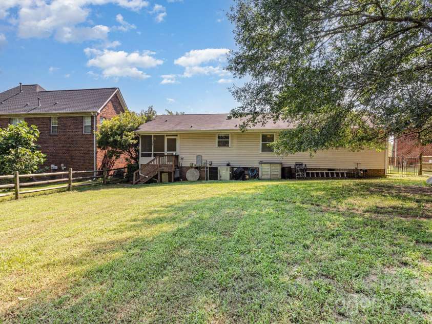 10520 Misty Ridge Lane, Charlotte, NC 28277.  MLS# CAR4280214, YatesRealty ID 33247. 