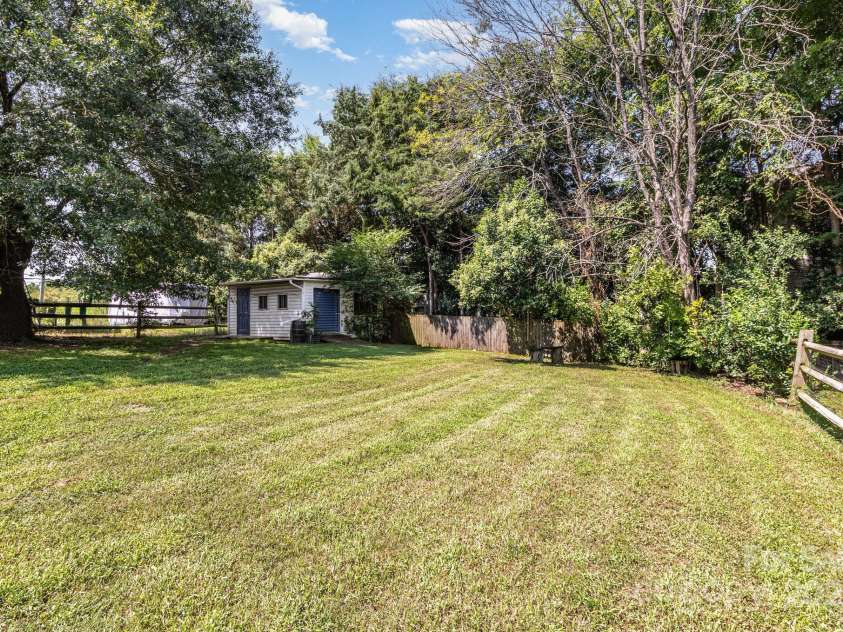 10520 Misty Ridge Lane, Charlotte, NC 28277.  MLS# CAR4280214, YatesRealty ID 33247. 