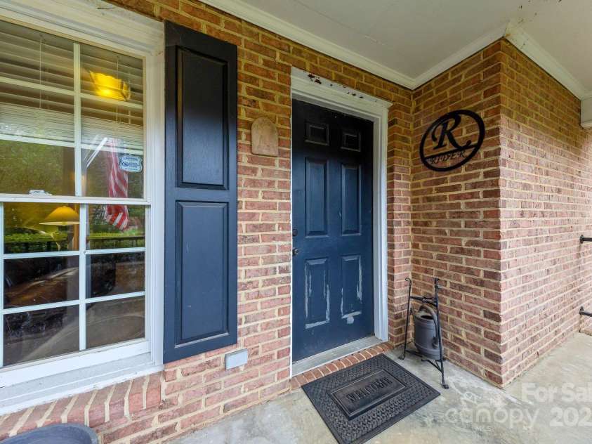 10520 Misty Ridge Lane, Charlotte, NC 28277.  MLS# CAR4309596, YatesRealty ID 33247. Front Porch