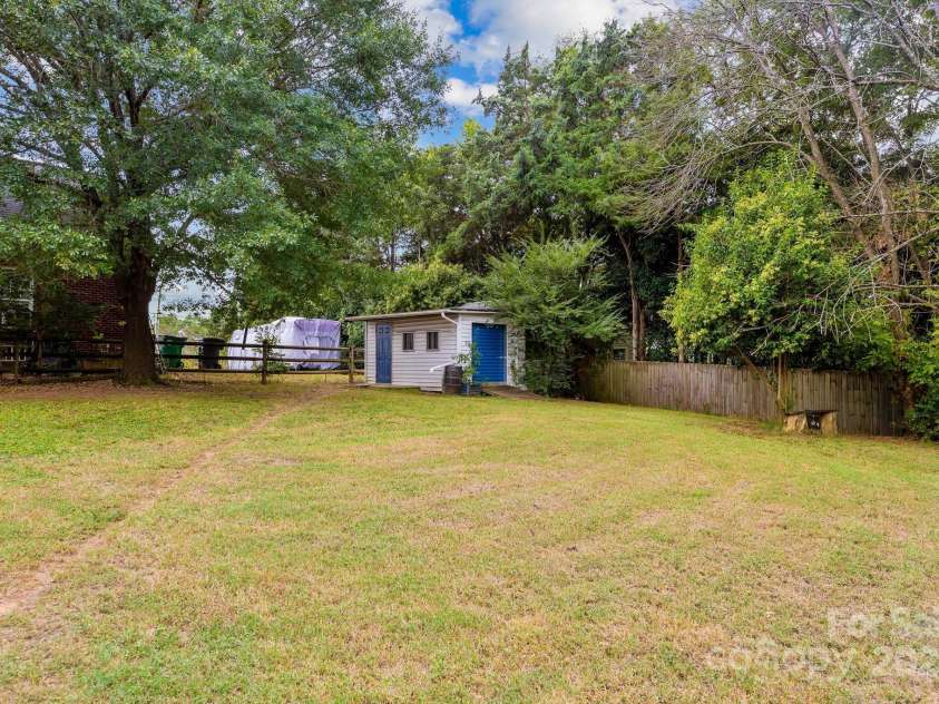 10520 Misty Ridge Lane, Charlotte, NC 28277.  MLS# CAR4309596, YatesRealty ID 33247. Shed in the backyard