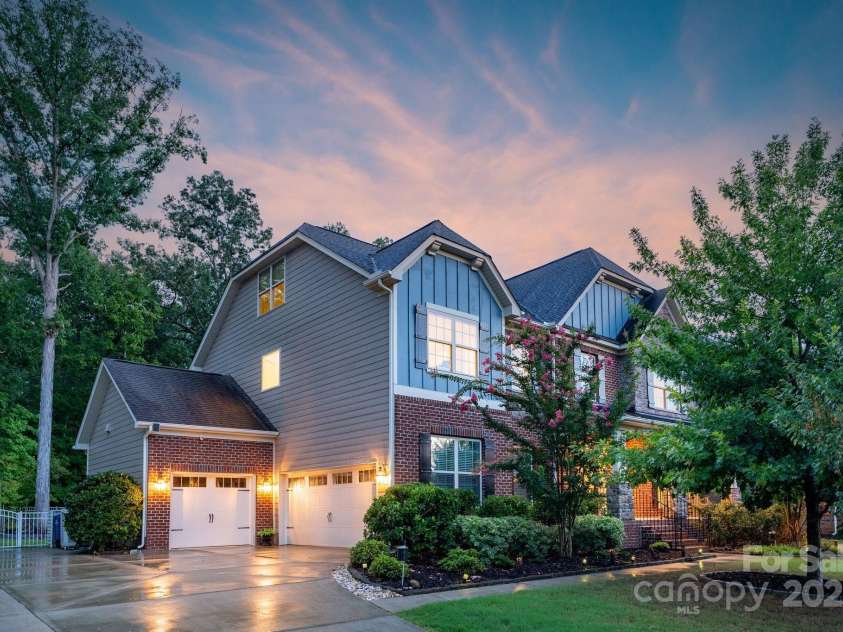 1809 Old Bennington Drive, Waxhaw, NC 28173.  MLS# CAR4280543, YatesRealty ID 33248. 