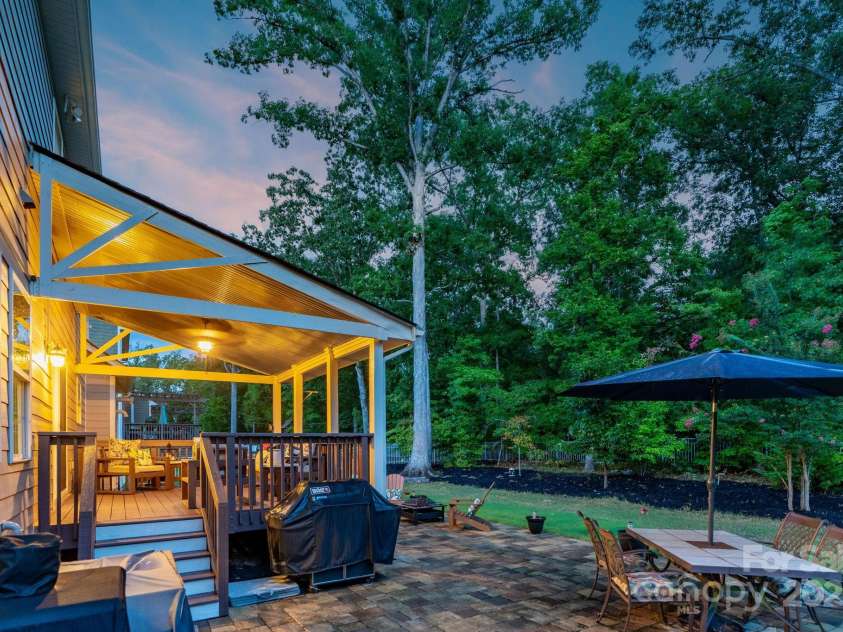 1809 Old Bennington Drive, Waxhaw, NC 28173.  MLS# CAR4280543, YatesRealty ID 33248. 