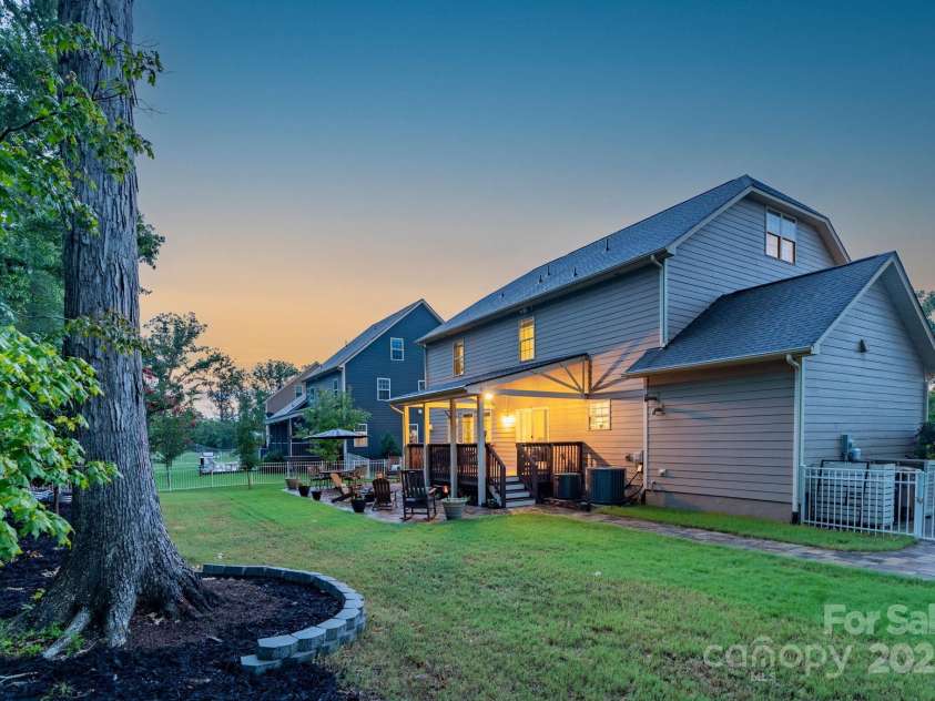 1809 Old Bennington Drive, Waxhaw, NC 28173.  MLS# CAR4280543, YatesRealty ID 33248. 