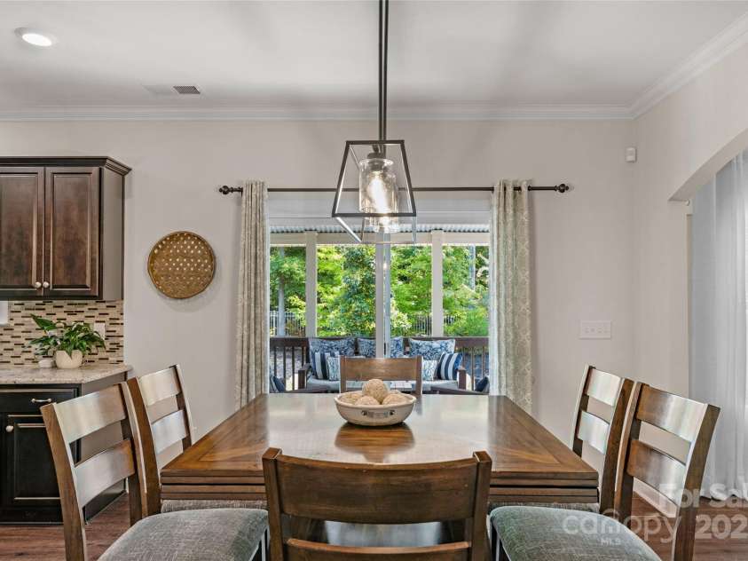 1809 Old Bennington Drive, Waxhaw, NC 28173.  MLS# CAR4280543, YatesRealty ID 33248. 