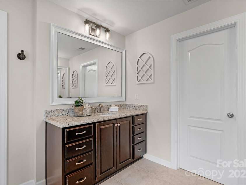 1809 Old Bennington Drive, Waxhaw, NC 28173.  MLS# CAR4280543, YatesRealty ID 33248. 