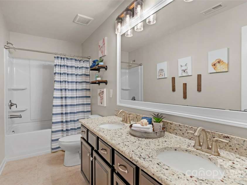 1809 Old Bennington Drive, Waxhaw, NC 28173.  MLS# CAR4280543, YatesRealty ID 33248. 
