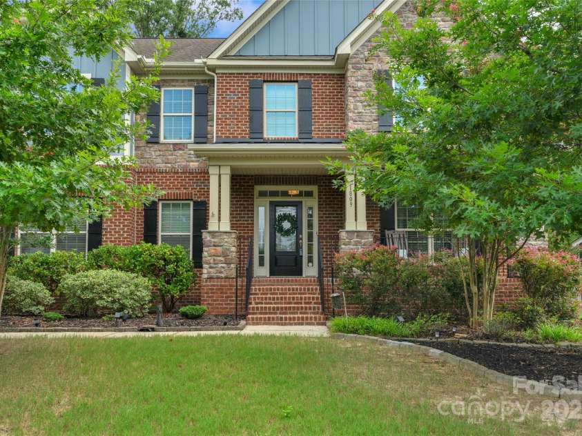 1809 Old Bennington Drive, Waxhaw, NC 28173.  MLS# CAR4280543, YatesRealty ID 33248. 