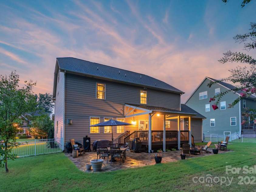 1809 Old Bennington Drive, Waxhaw, NC 28173.  MLS# CAR4280543, YatesRealty ID 33248. 