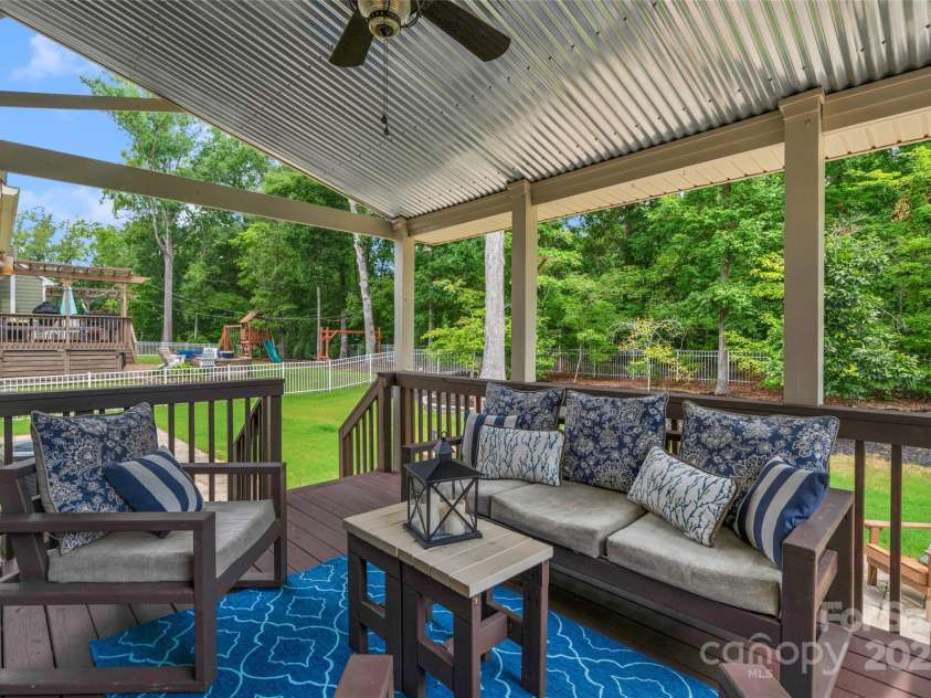 1809 Old Bennington Drive, Waxhaw, NC 28173.  MLS# CAR4280543, YatesRealty ID 33248. 