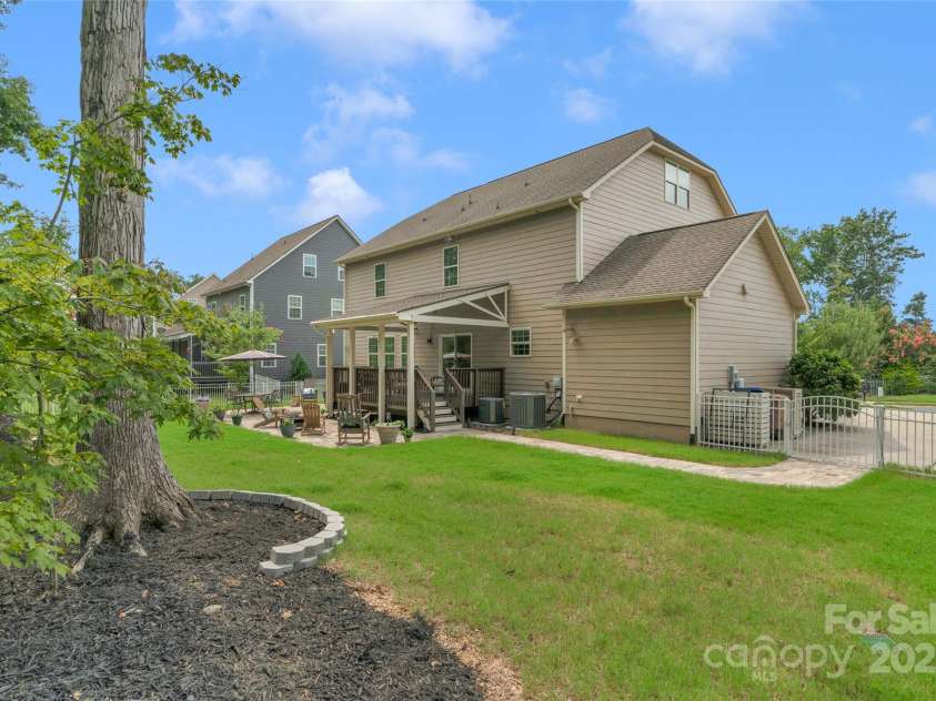 1809 Old Bennington Drive, Waxhaw, NC 28173.  MLS# CAR4280543, YatesRealty ID 33248. 