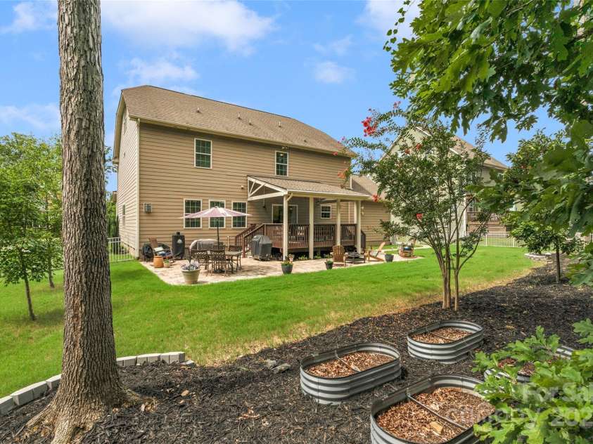 1809 Old Bennington Drive, Waxhaw, NC 28173.  MLS# CAR4280543, YatesRealty ID 33248. 