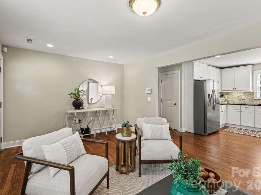 2612 Roslyn Avenue, Charlotte, NC 28208.  MLS# CAR4412729, YatesRealty ID 33248. 