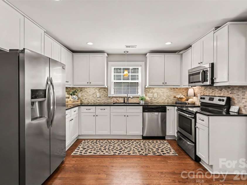 2612 Roslyn Avenue, Charlotte, NC 28208.  MLS# CAR4412729, YatesRealty ID 33248. 
