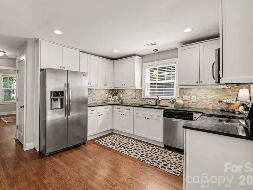 2612 Roslyn Avenue, Charlotte, NC 28208.  MLS# CAR4412729, YatesRealty ID 33248. 