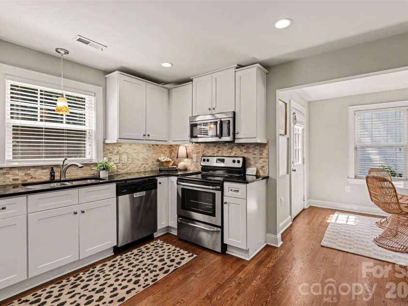 2612 Roslyn Avenue, Charlotte, NC 28208.  MLS# CAR4412729, YatesRealty ID 33248. 