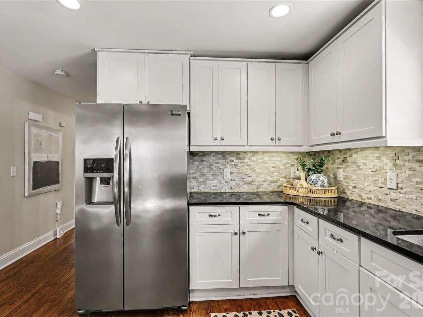 2612 Roslyn Avenue, Charlotte, NC 28208.  MLS# CAR4412729, YatesRealty ID 33248. 
