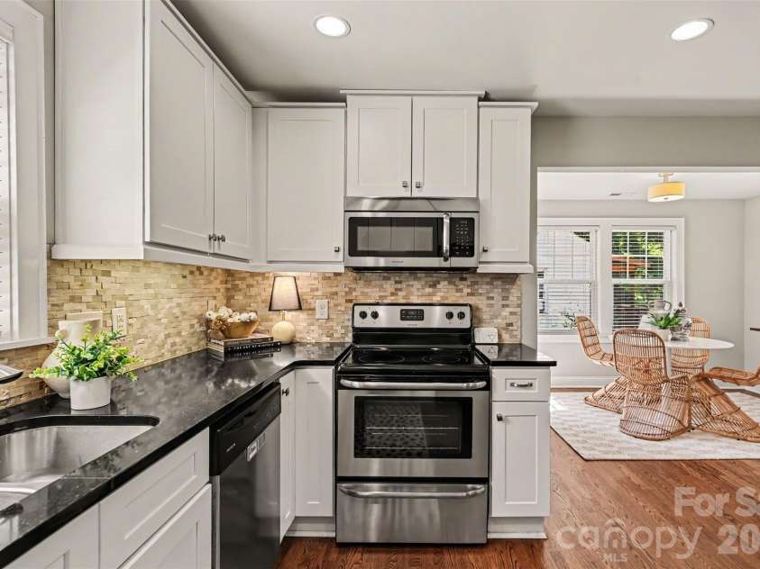 2612 Roslyn Avenue, Charlotte, NC 28208.  MLS# CAR4412729, YatesRealty ID 33248. 